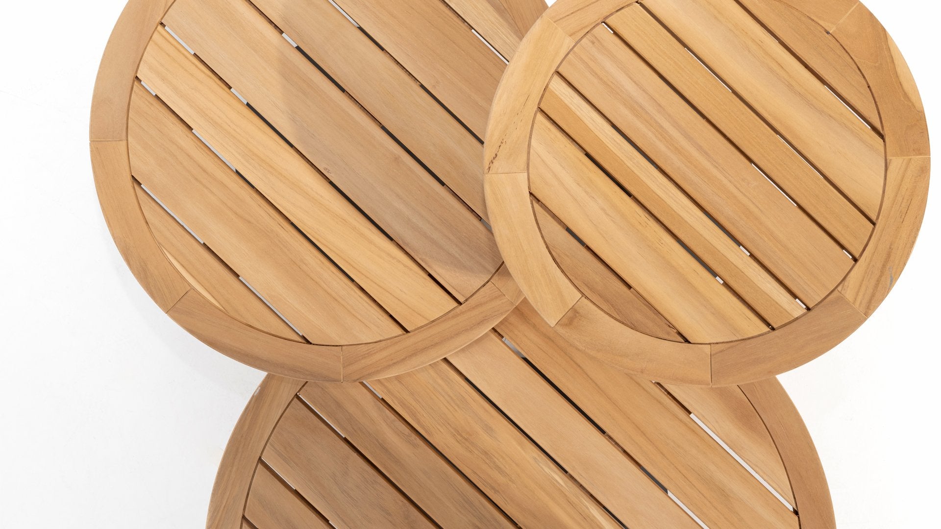 4 Seasons Outdoor Lucas Daybed with Volta Side Table