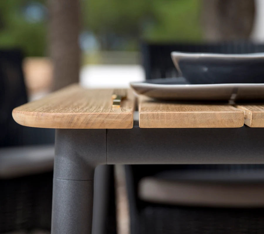 Cane-line Core Dining Tables