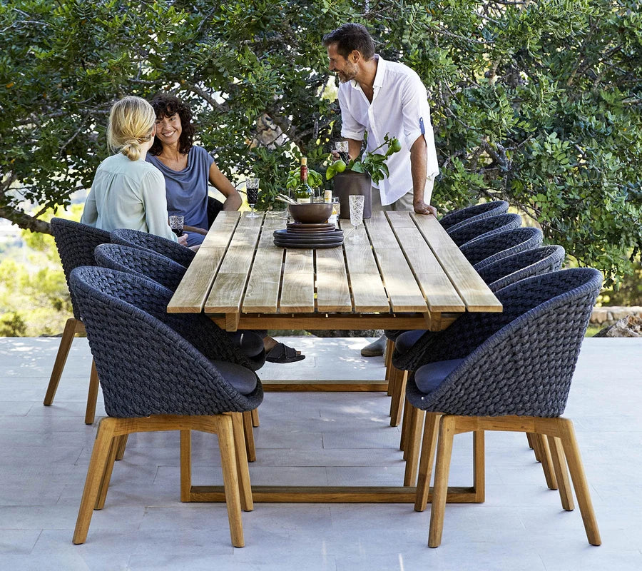 Cane-line Endless dining tables