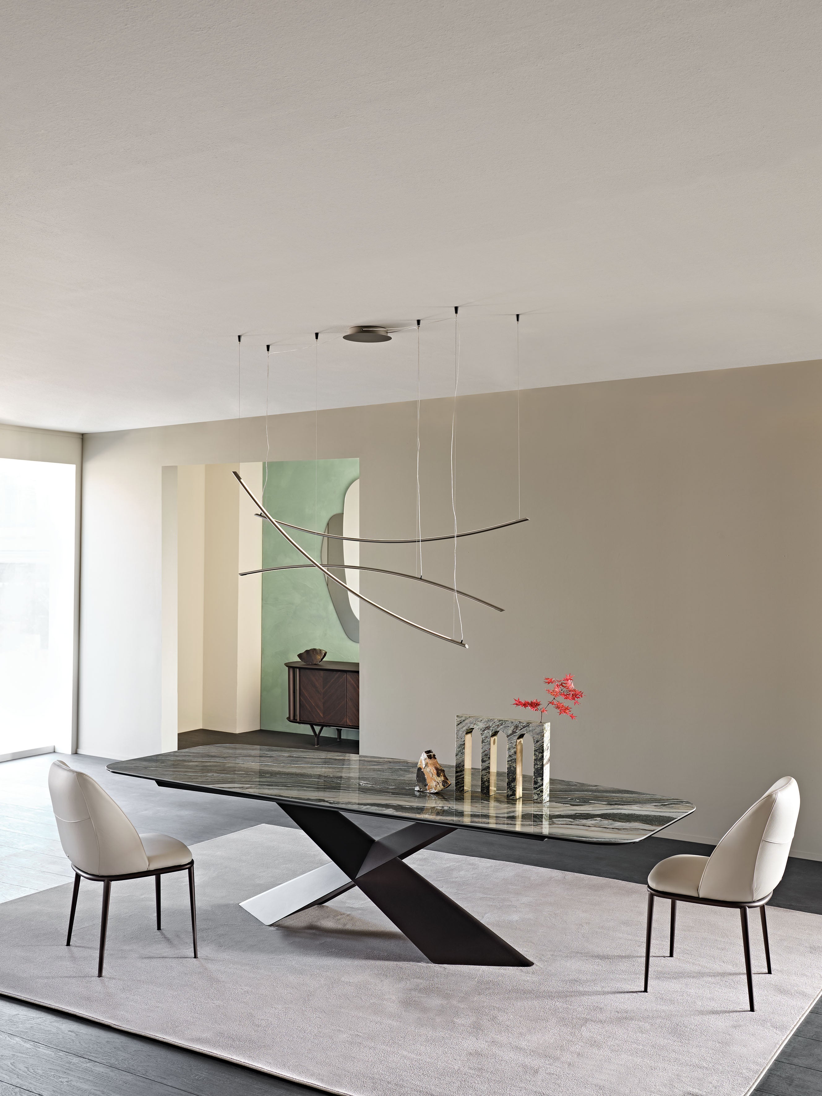 Tyron Keramik Table | Black GFM73 Embossed Lacquered Steel Base | KM16 Kaindy Top