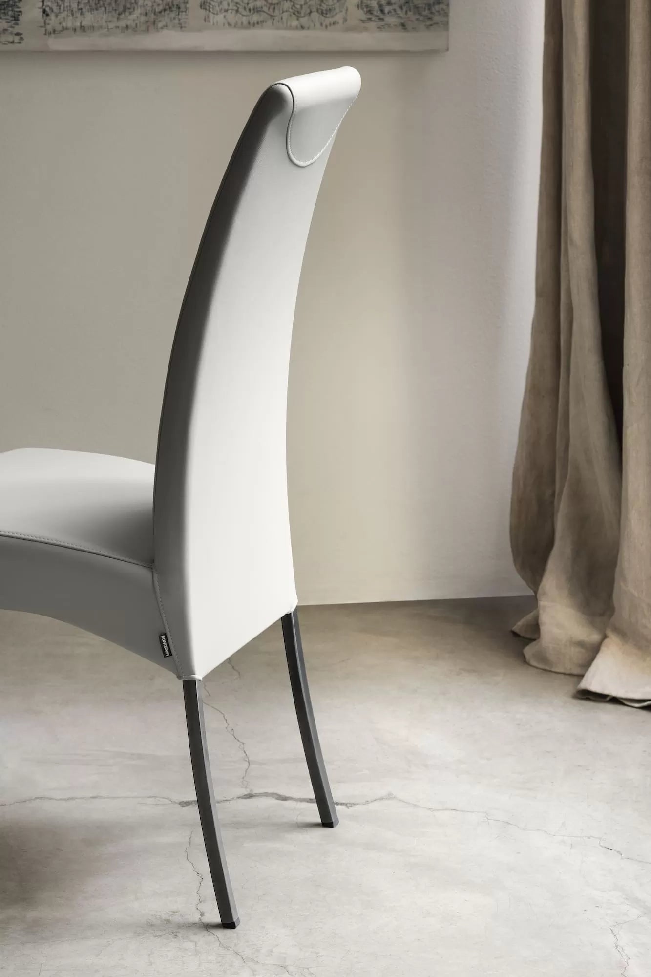 Aida Chair with lacquered or chrome Metal frame