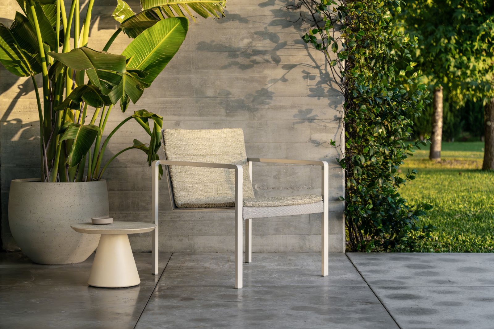 Royal Botania Alura Low Chair