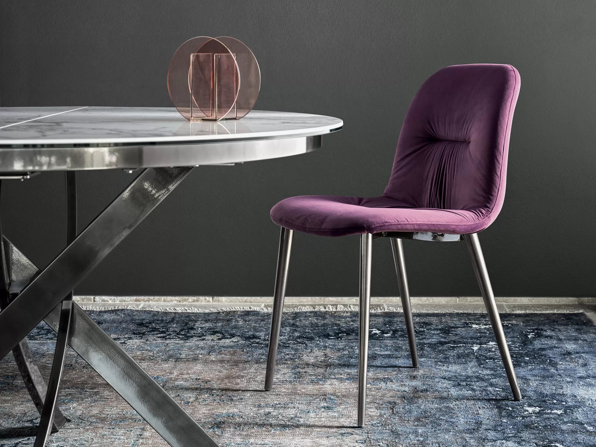 Barone Round Extending Table With Lacquered Metal Frame