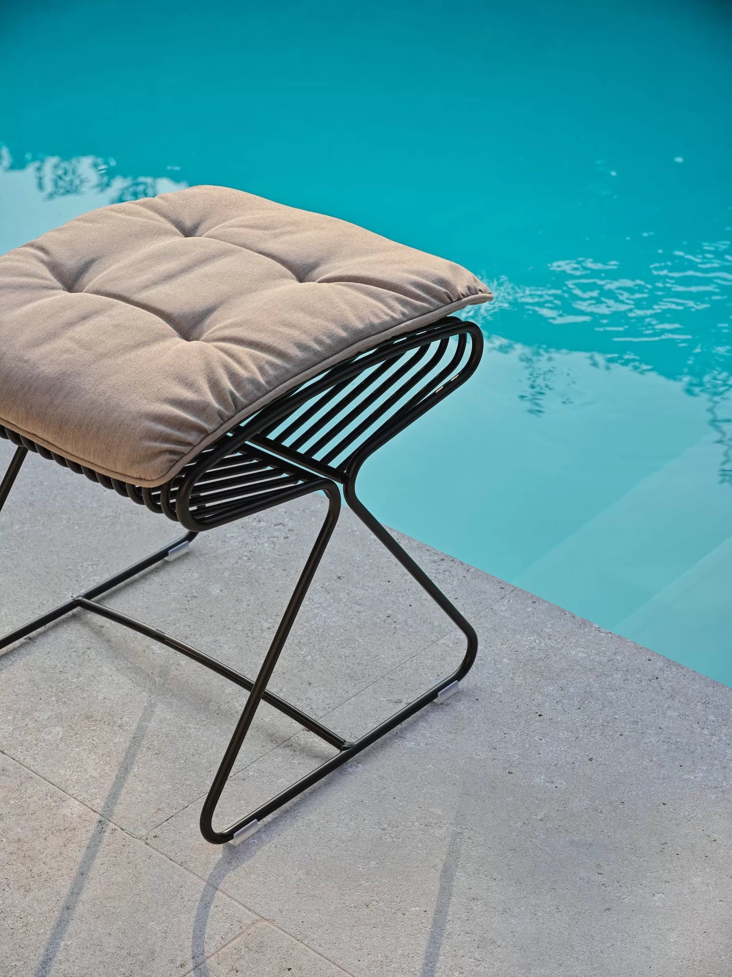 Boss Outdoor Ottoman with lacquered metal frame for outdoor