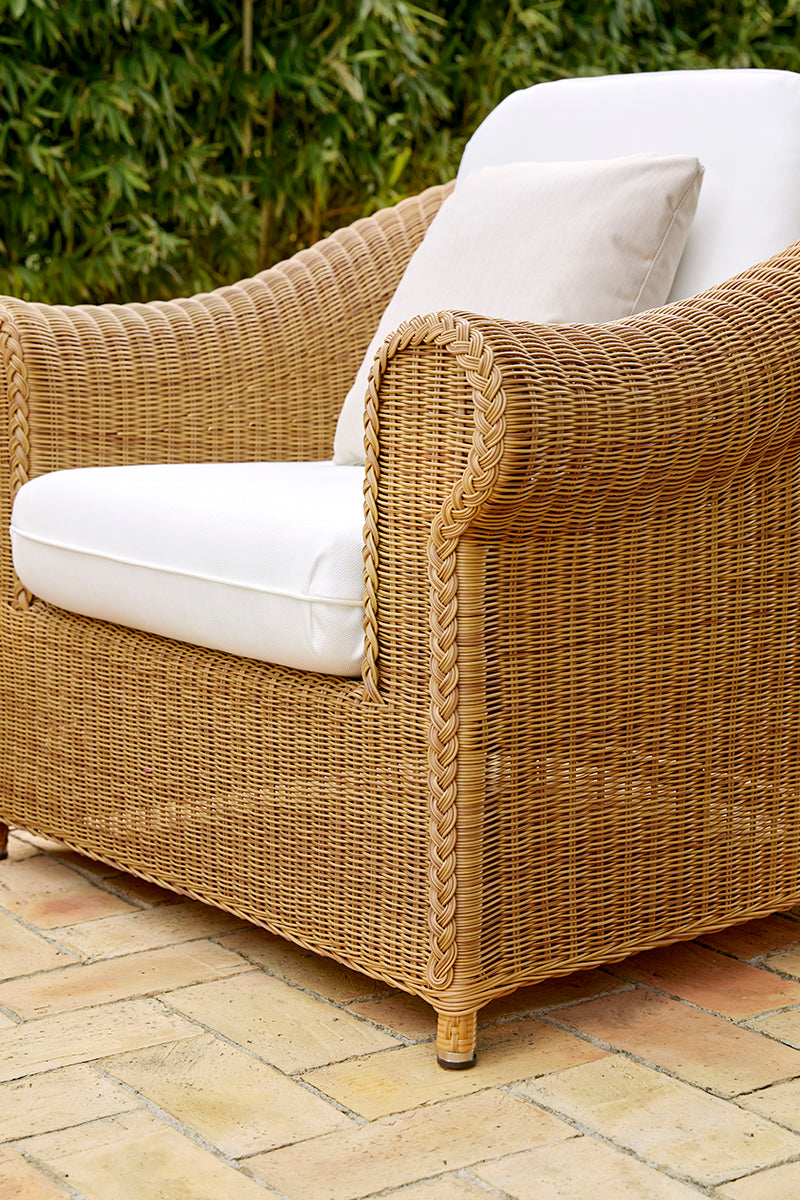 Brumas lounge armchair with G1 Fabric