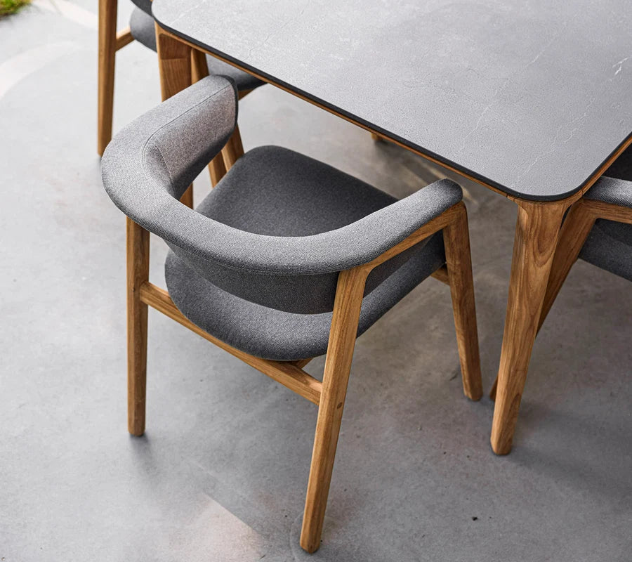 Cane-line Aspect dining tables