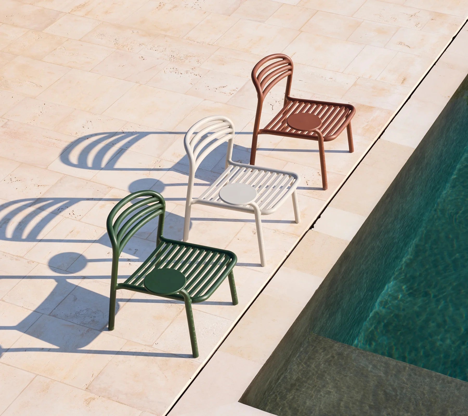 Cane-line Bliss Lounge Chair with Side Table on Right