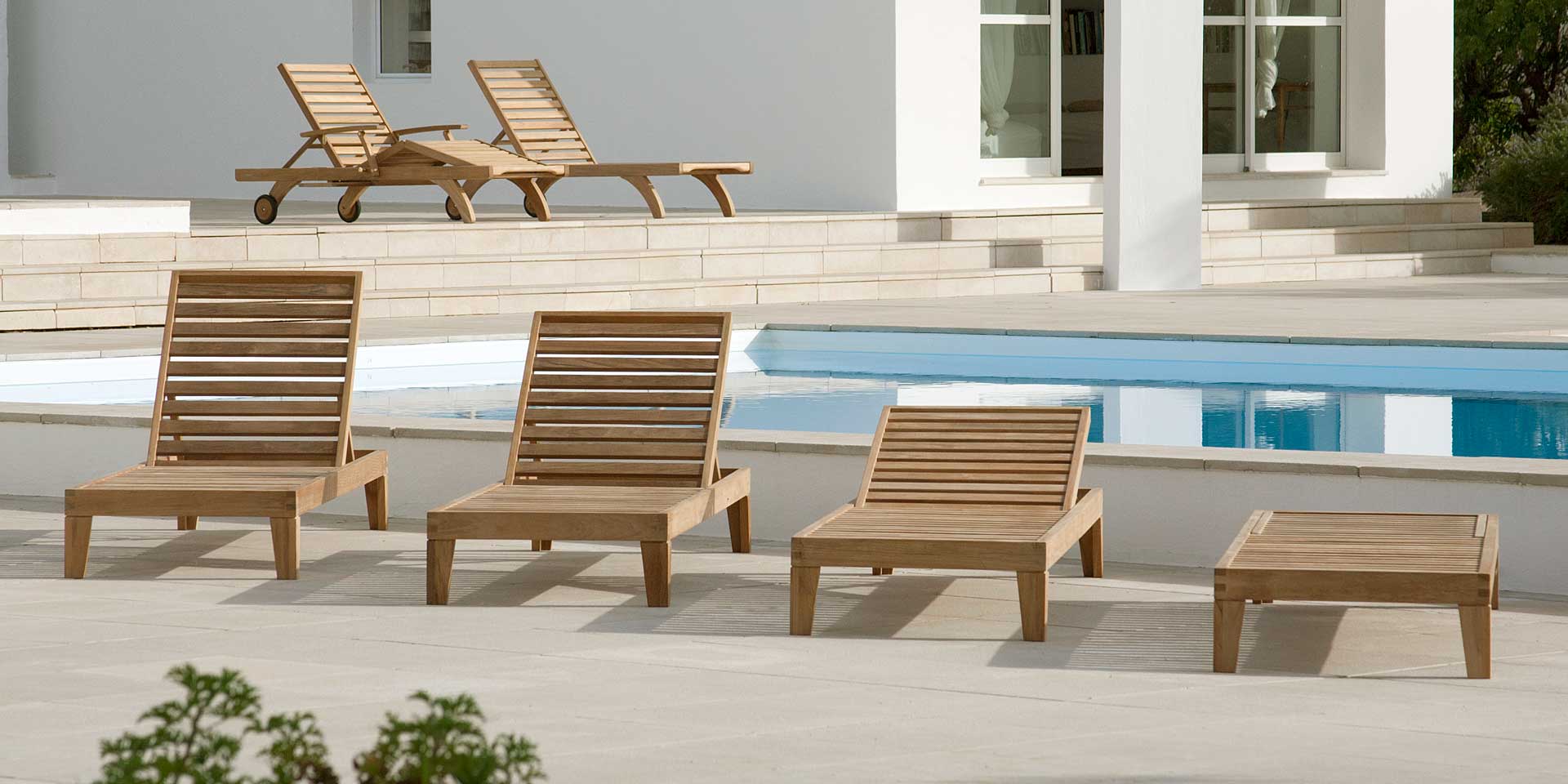 Capri Lounger Base