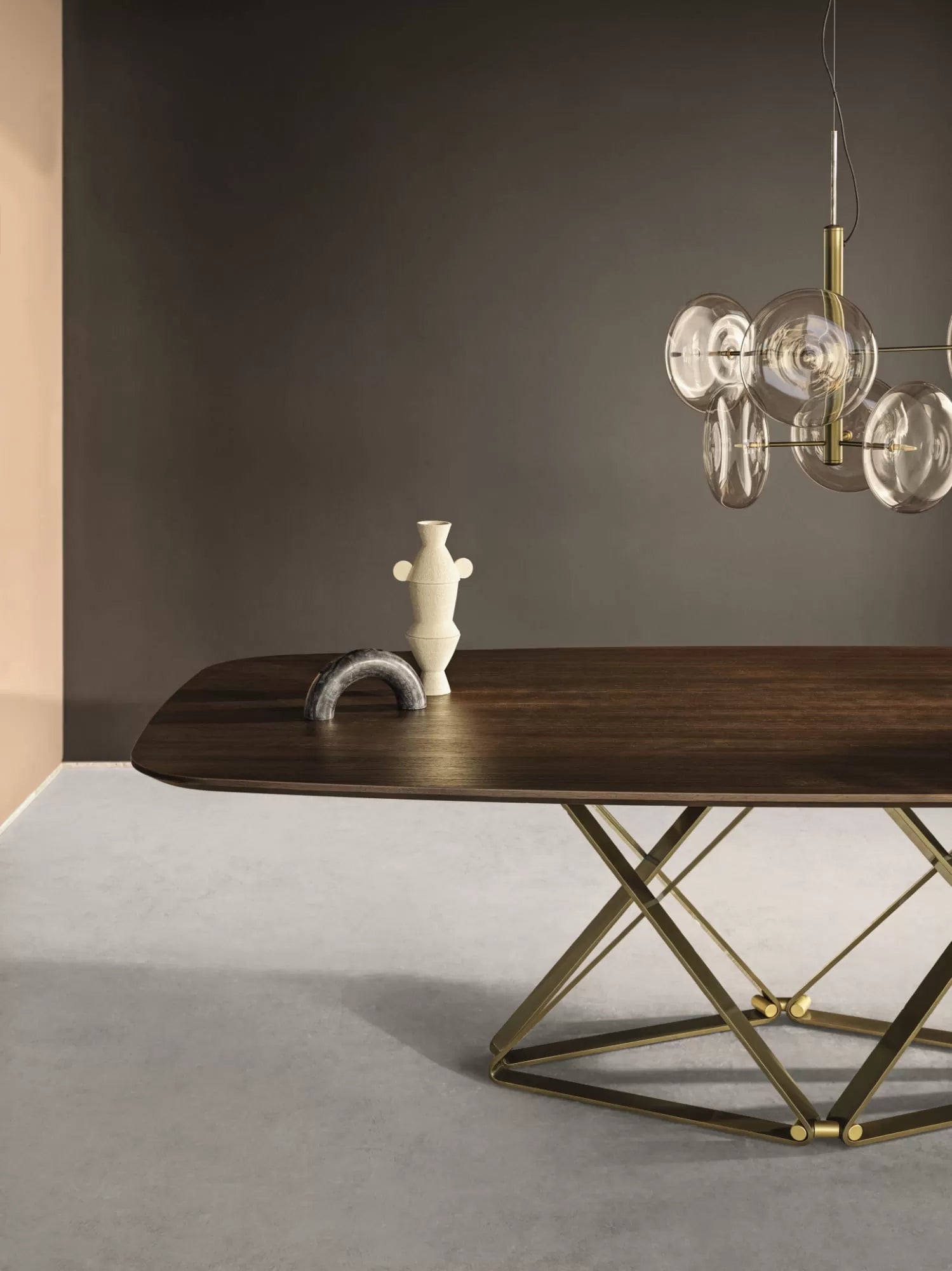 Delta Fixed table with barrel shaped top with lacquered metal frame and decorative details