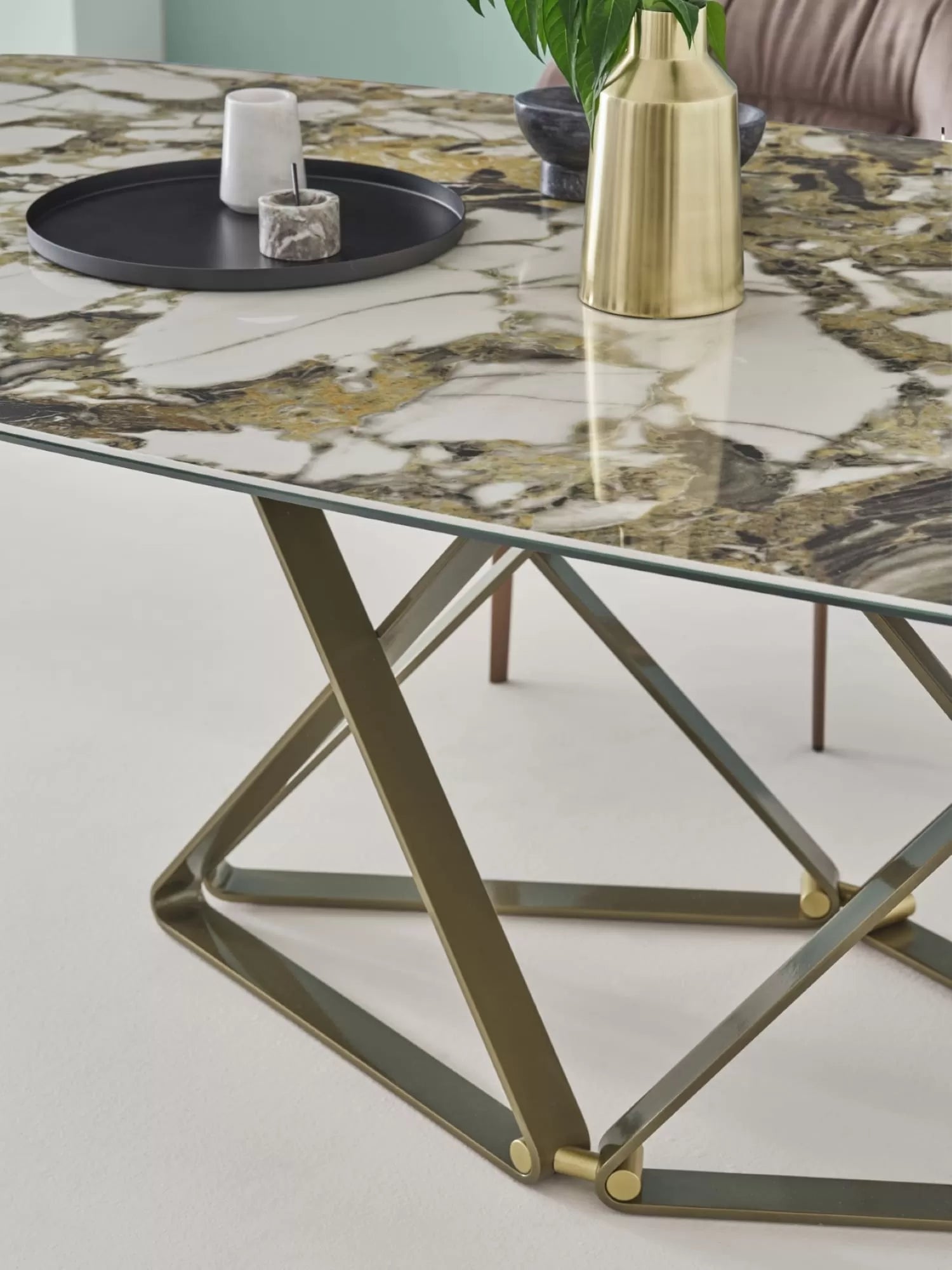 Delta Fixed Table With Barrel Shaped Top With Lacquered Metal Frame And Decorative Details 53 26