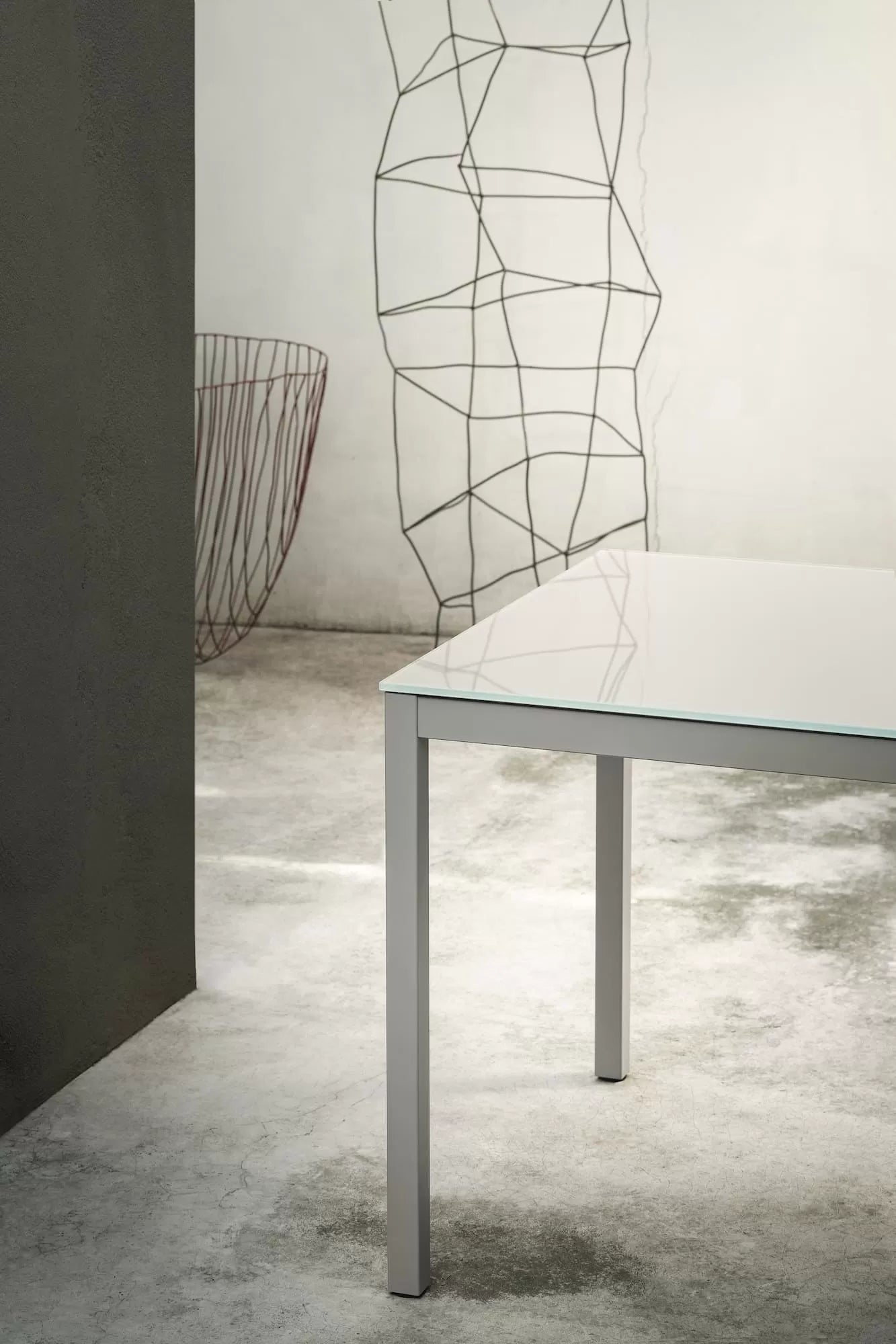 Diesis Fixed Table With Lacquered Metal Frame 02 92