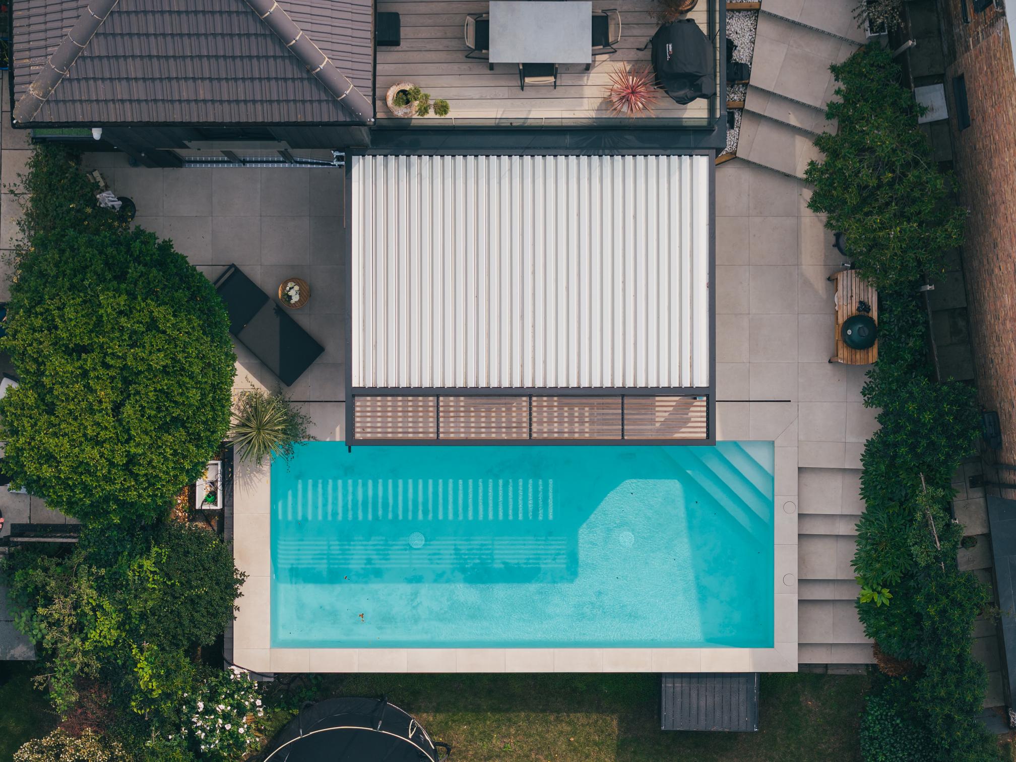 Modern Dual-colour Pool Side Umbris Pergola
