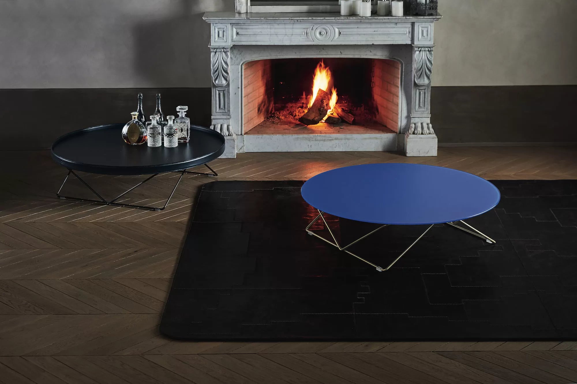 Flexus Coffee table with lacquered metal frame