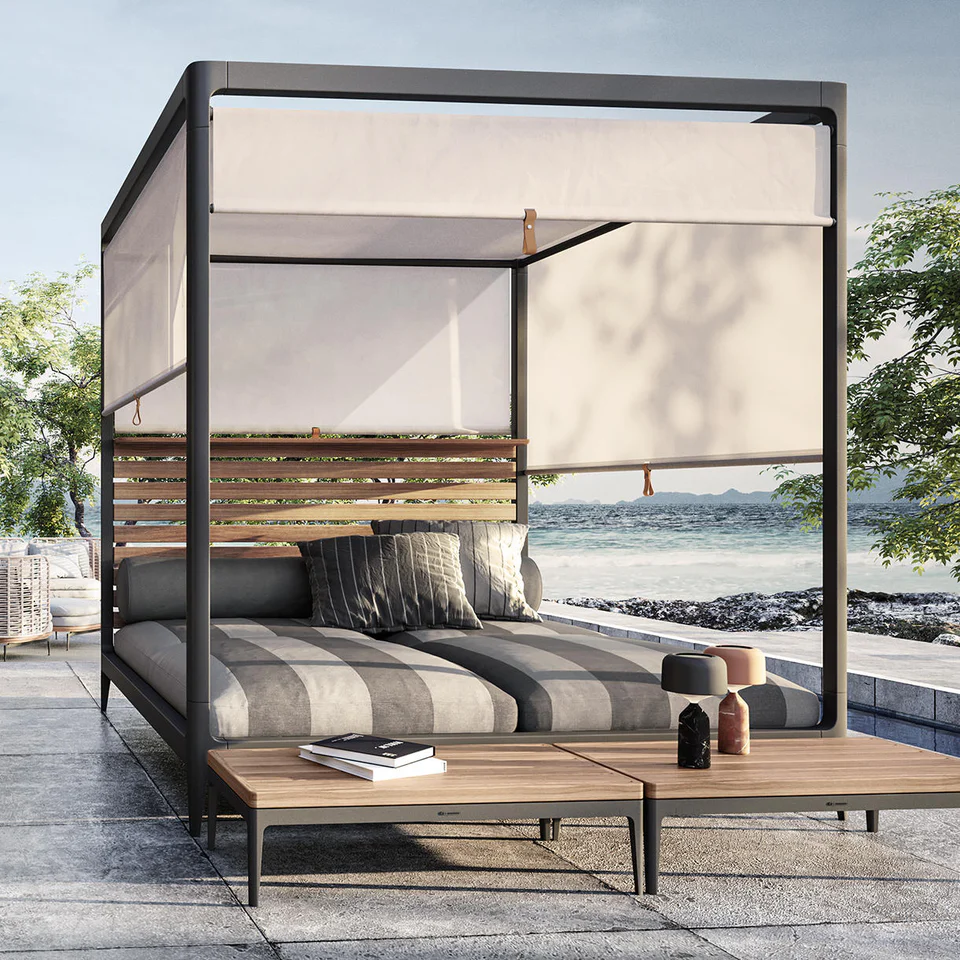 Gloster Grid Cabana with Teak Back & Screens