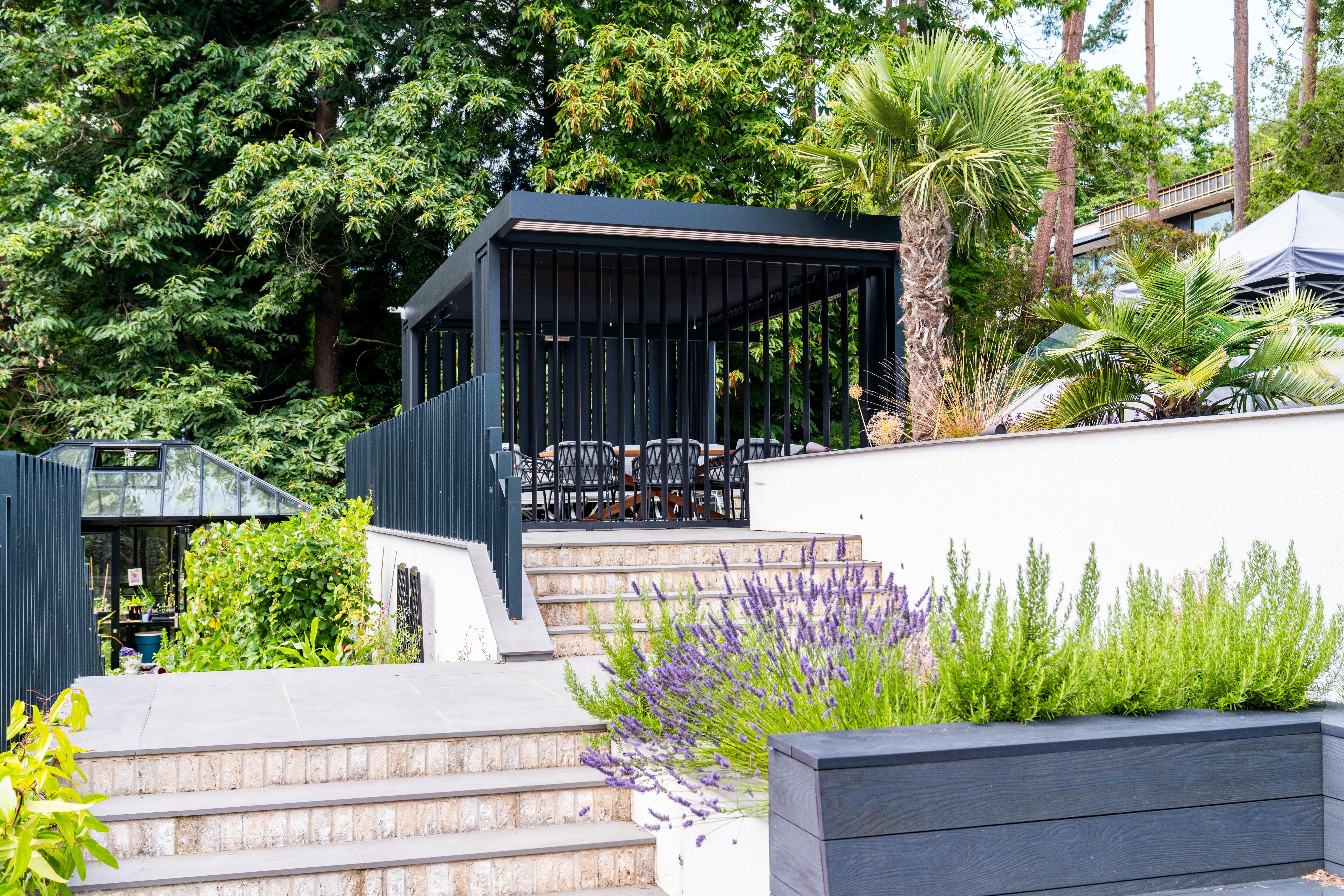 Umbris Free-Standing Outdoor Retreat