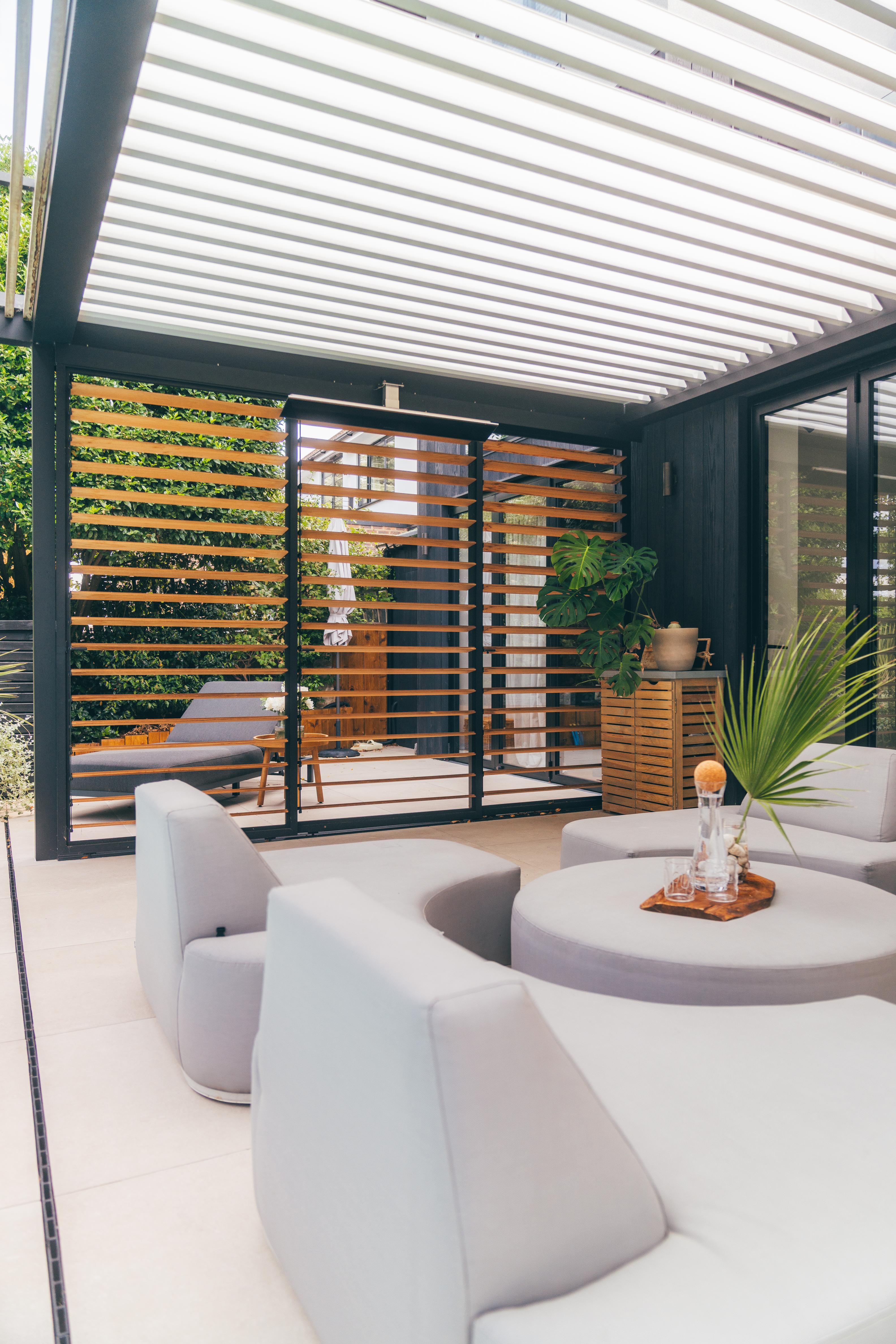 Modern Dual-colour Pool Side Umbris Pergola