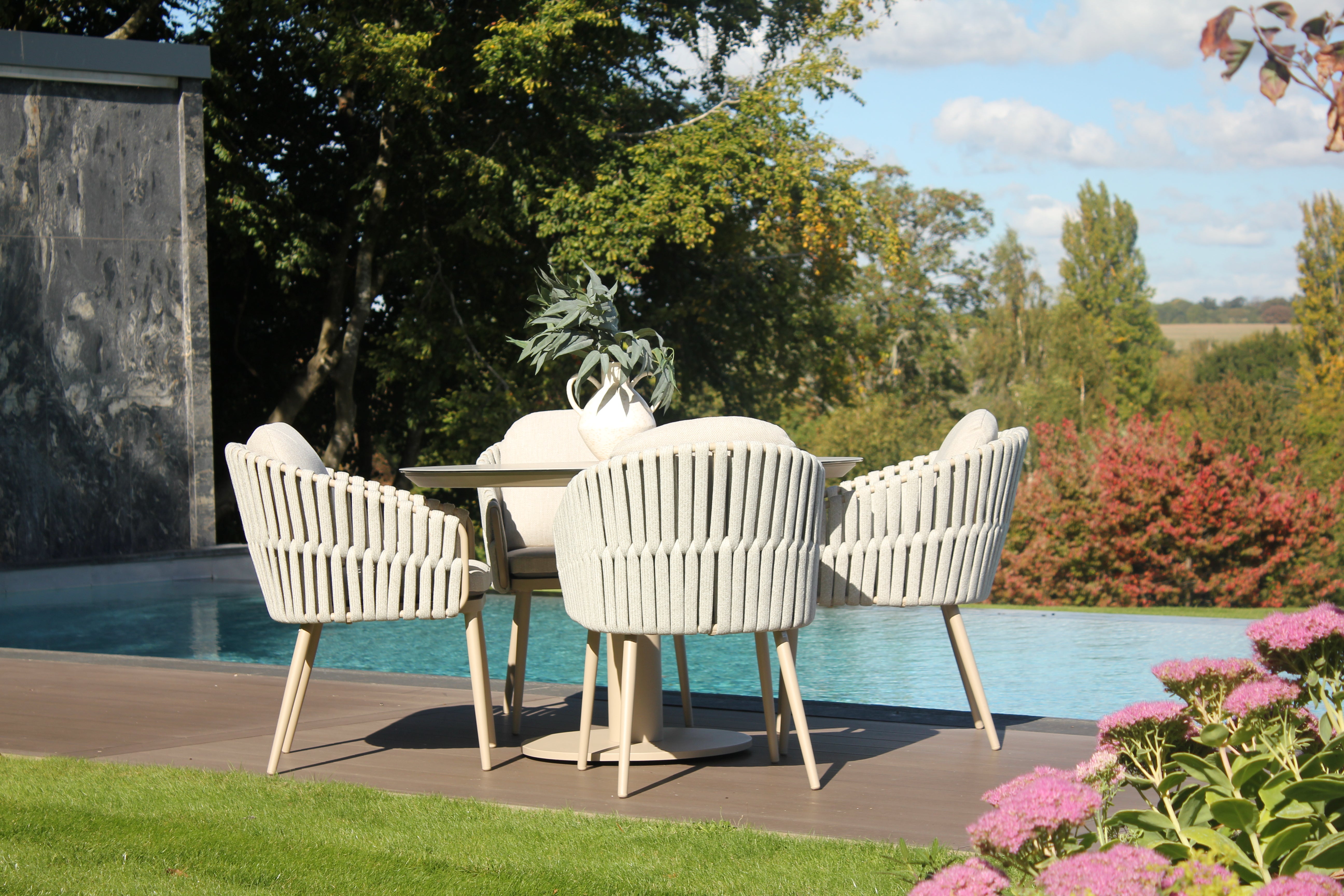 4 Seasons Outdoor Eva dining chair latte with 2 cushions