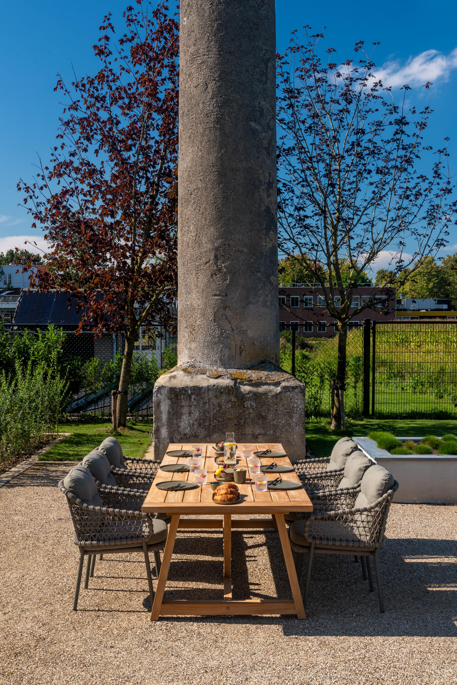 4 Seasons Outdoor Jura dining set Olive with Noah Natural Teak table 260x100 cm