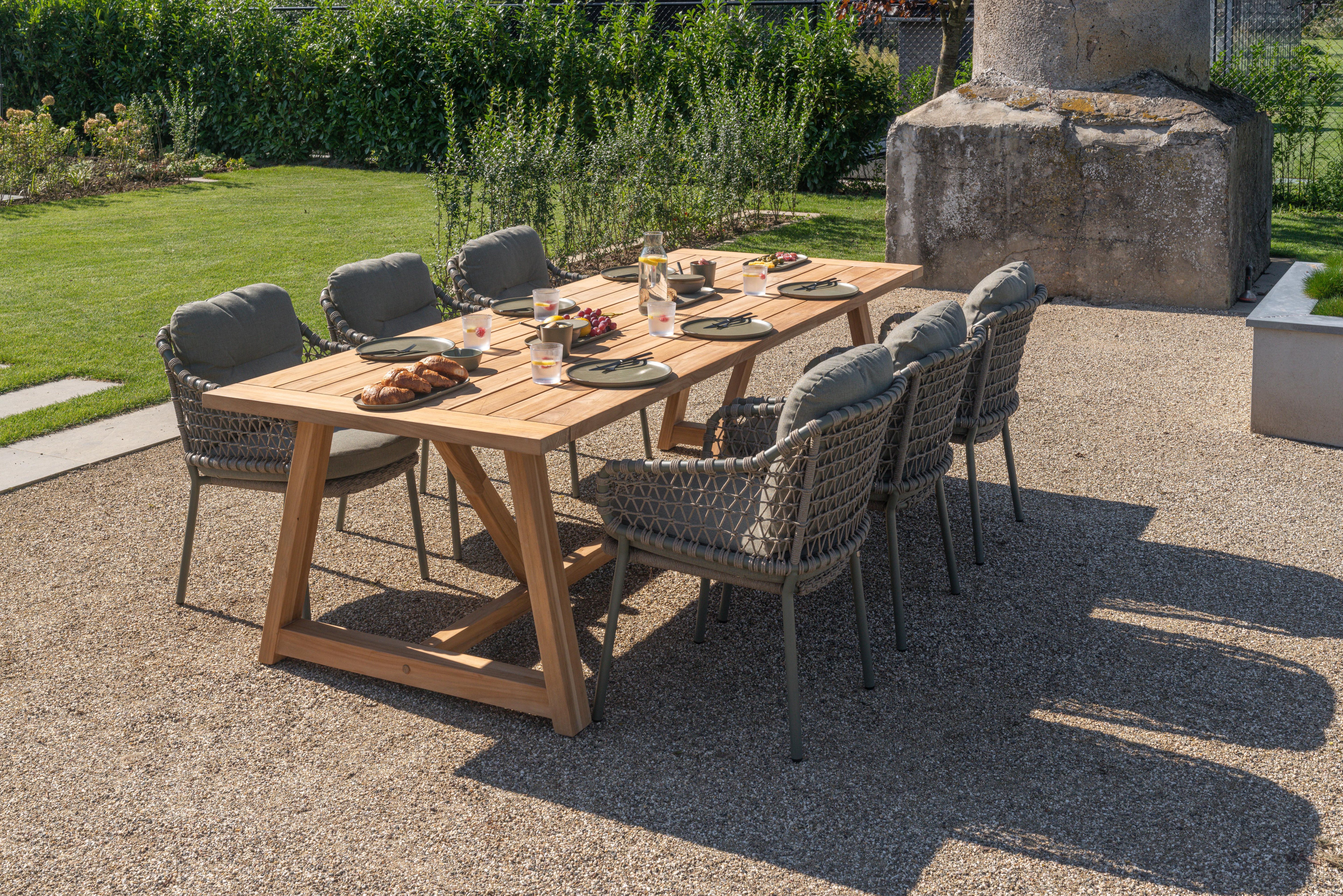4 Seasons Outdoor Jura dining set Olive with Noah Natural Teak table 260x100 cm