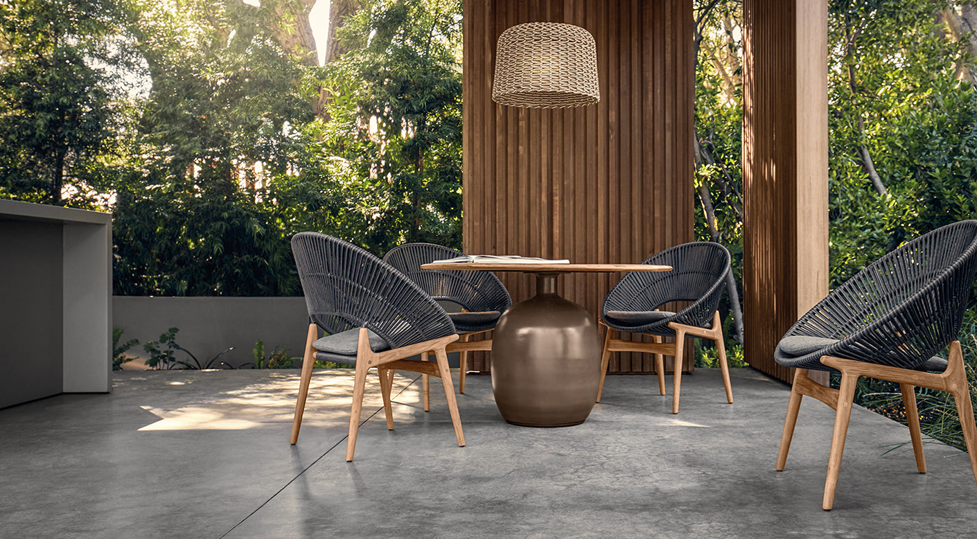 Gloster Kasha 90cm Round Dining Table