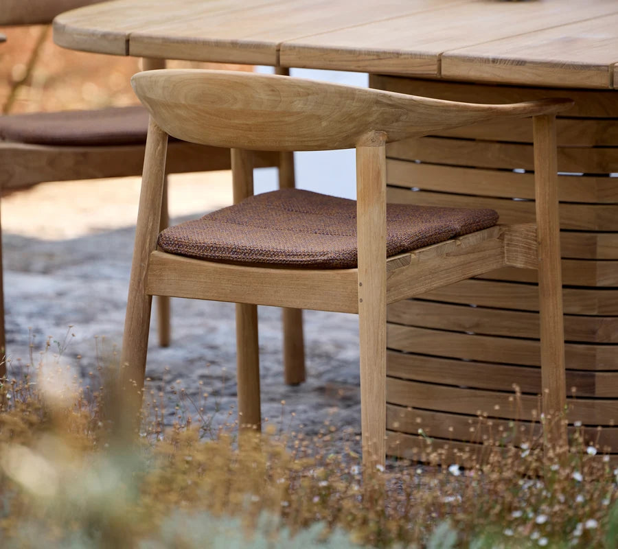 Cane-line Mellow dining tables