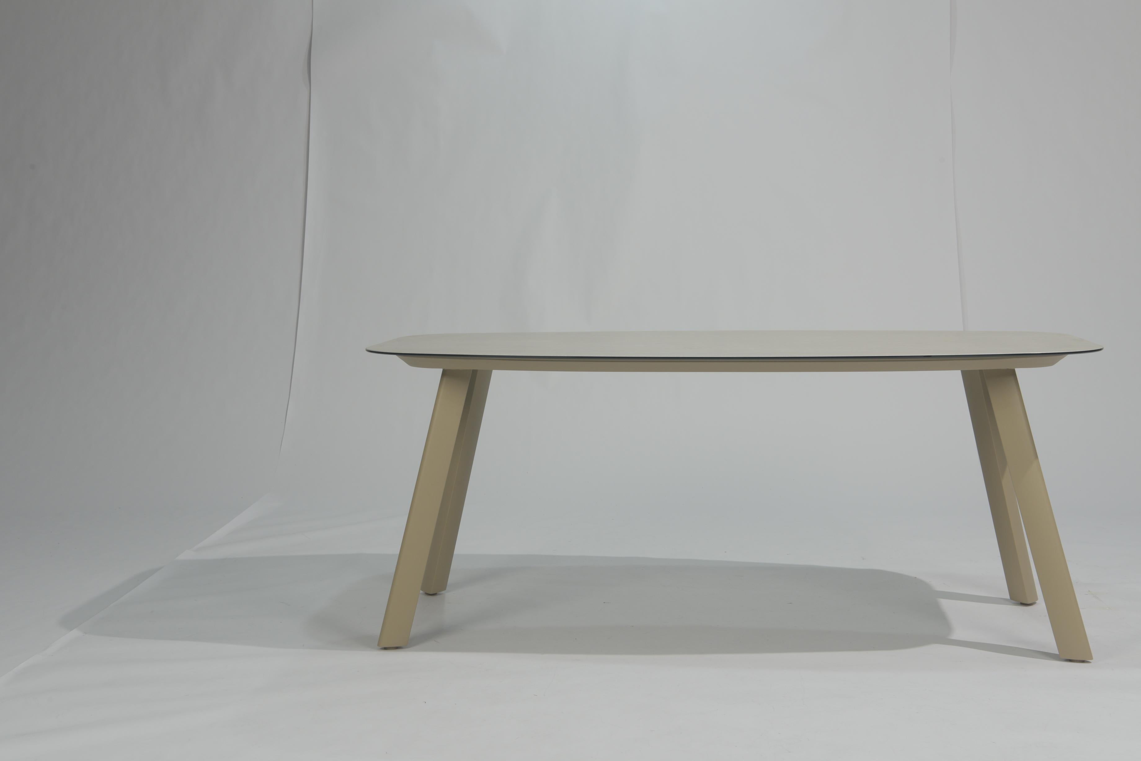 4 Season Outdoor Manolo Dining Tables