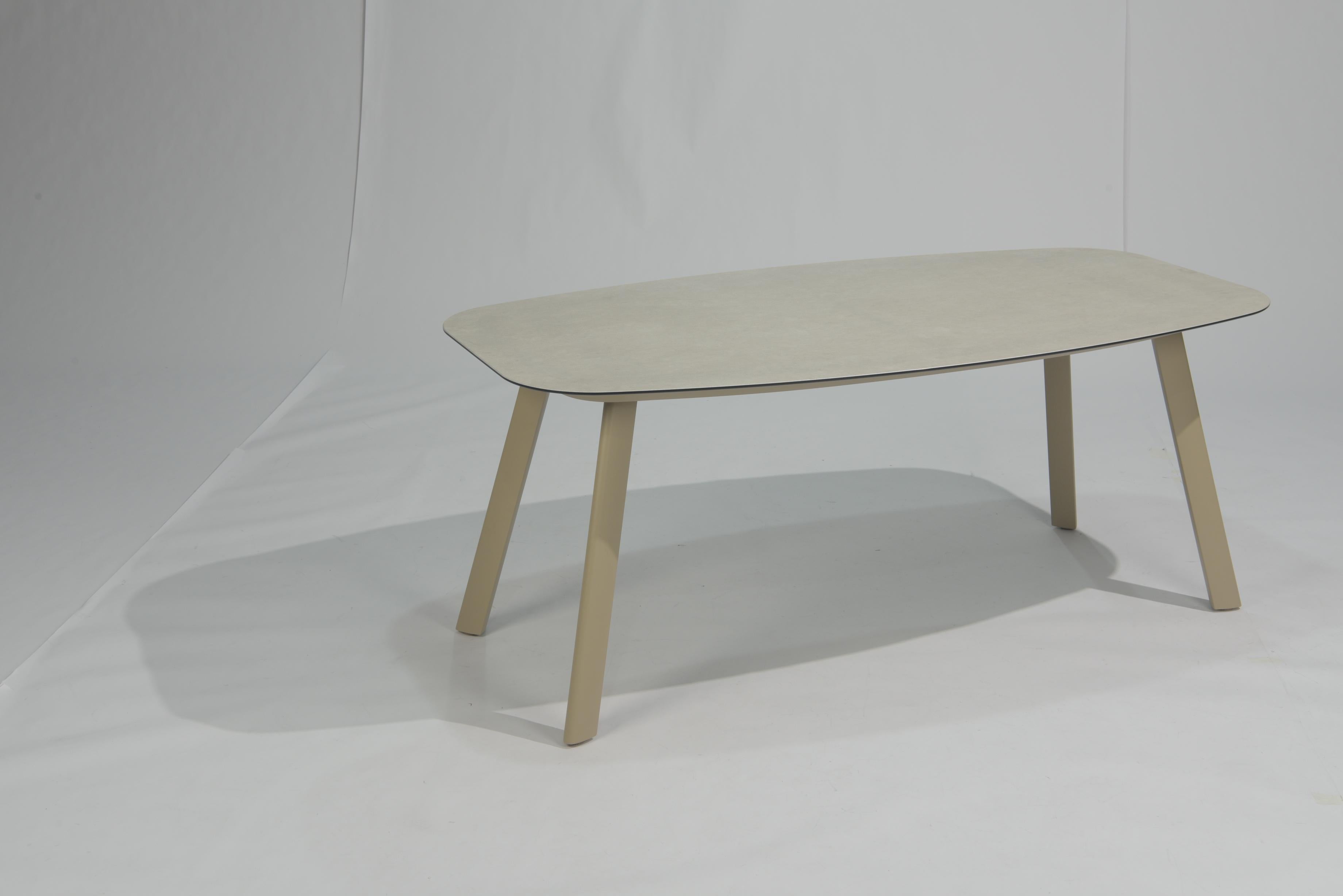 4 Season Outdoor Manolo Dining Tables