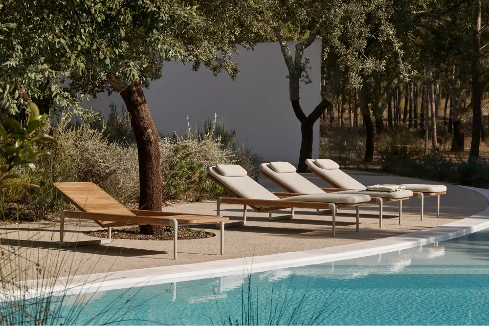 Manutti Flows Sun Lounger – Teak