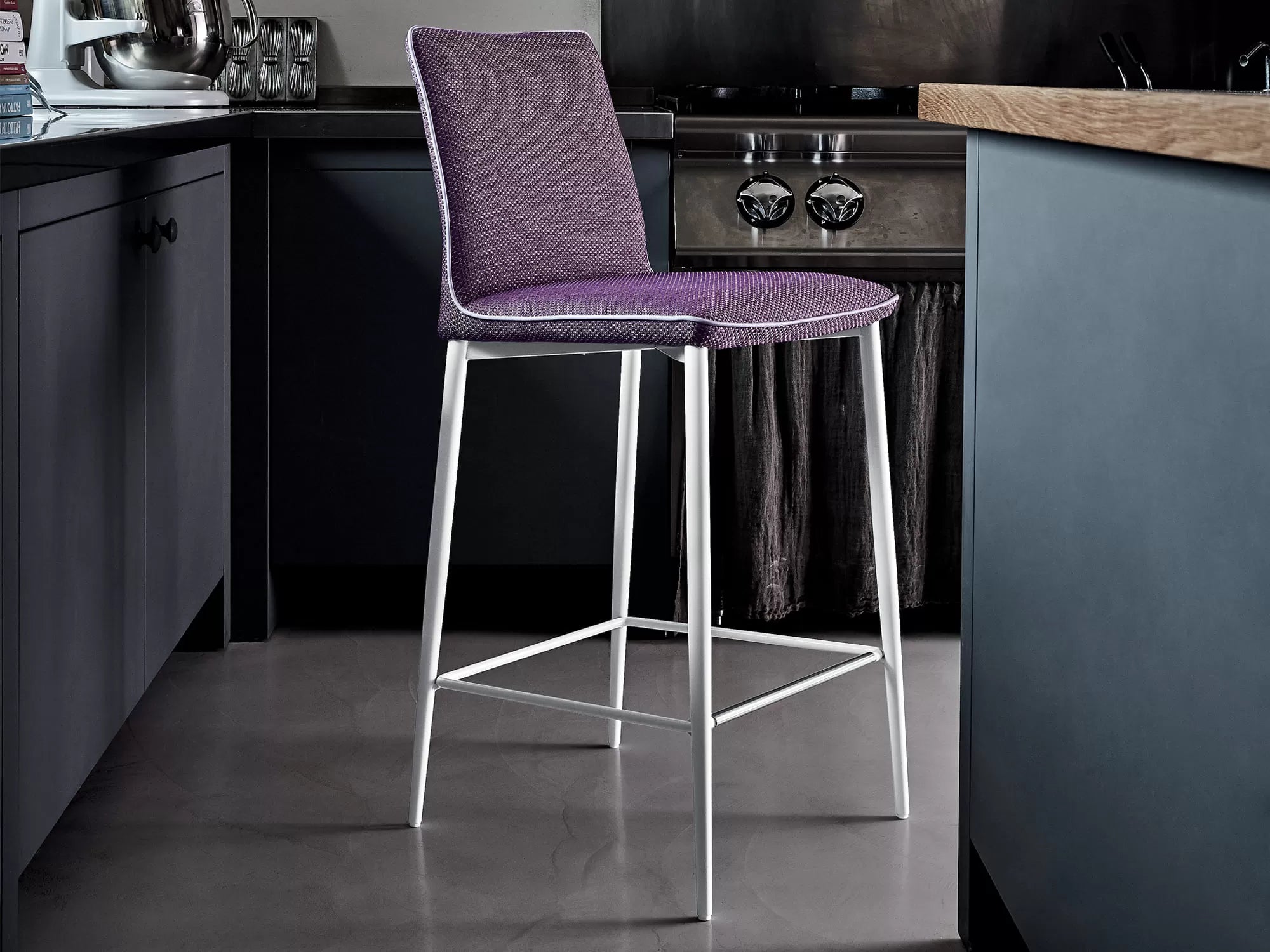 Nata Footstool Barstool with lacquered metal frame