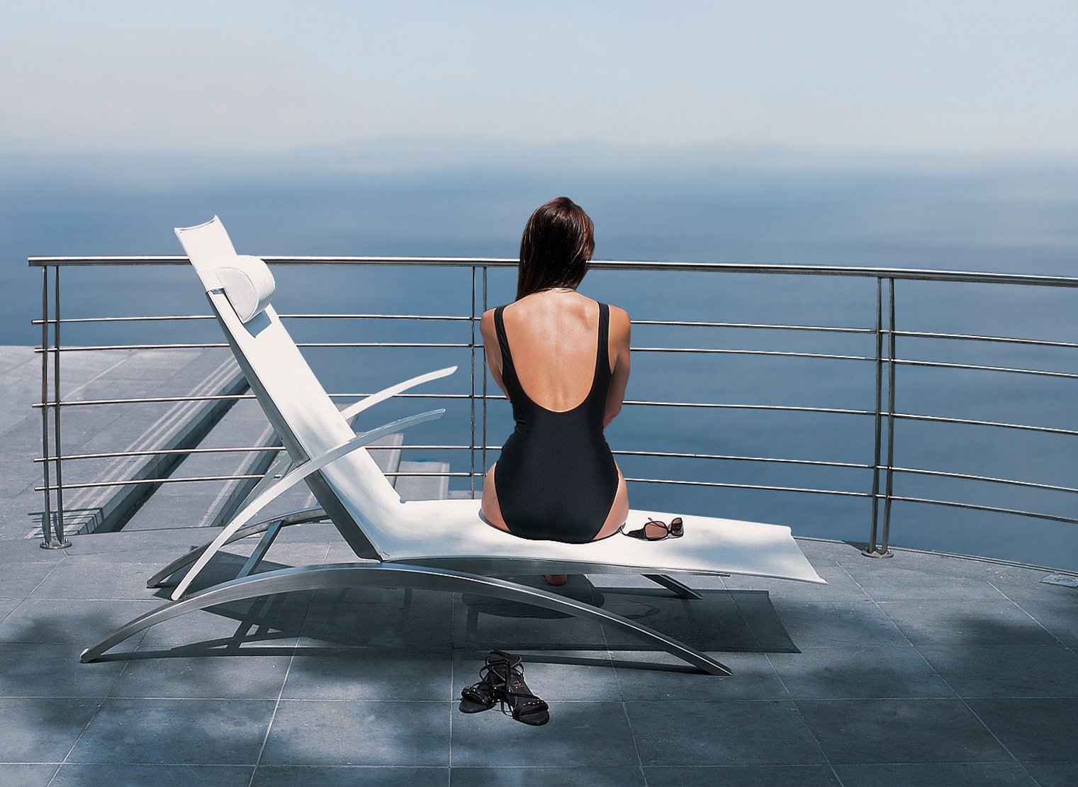 Ozon Stackable Lounger Cappuccino Batyline El. Pol.