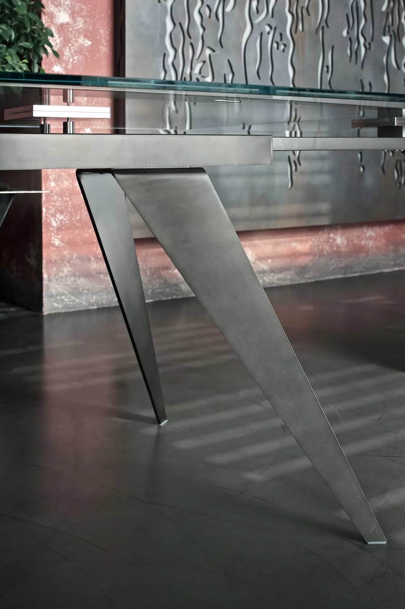 Ramos Table with extensions and Metal frame