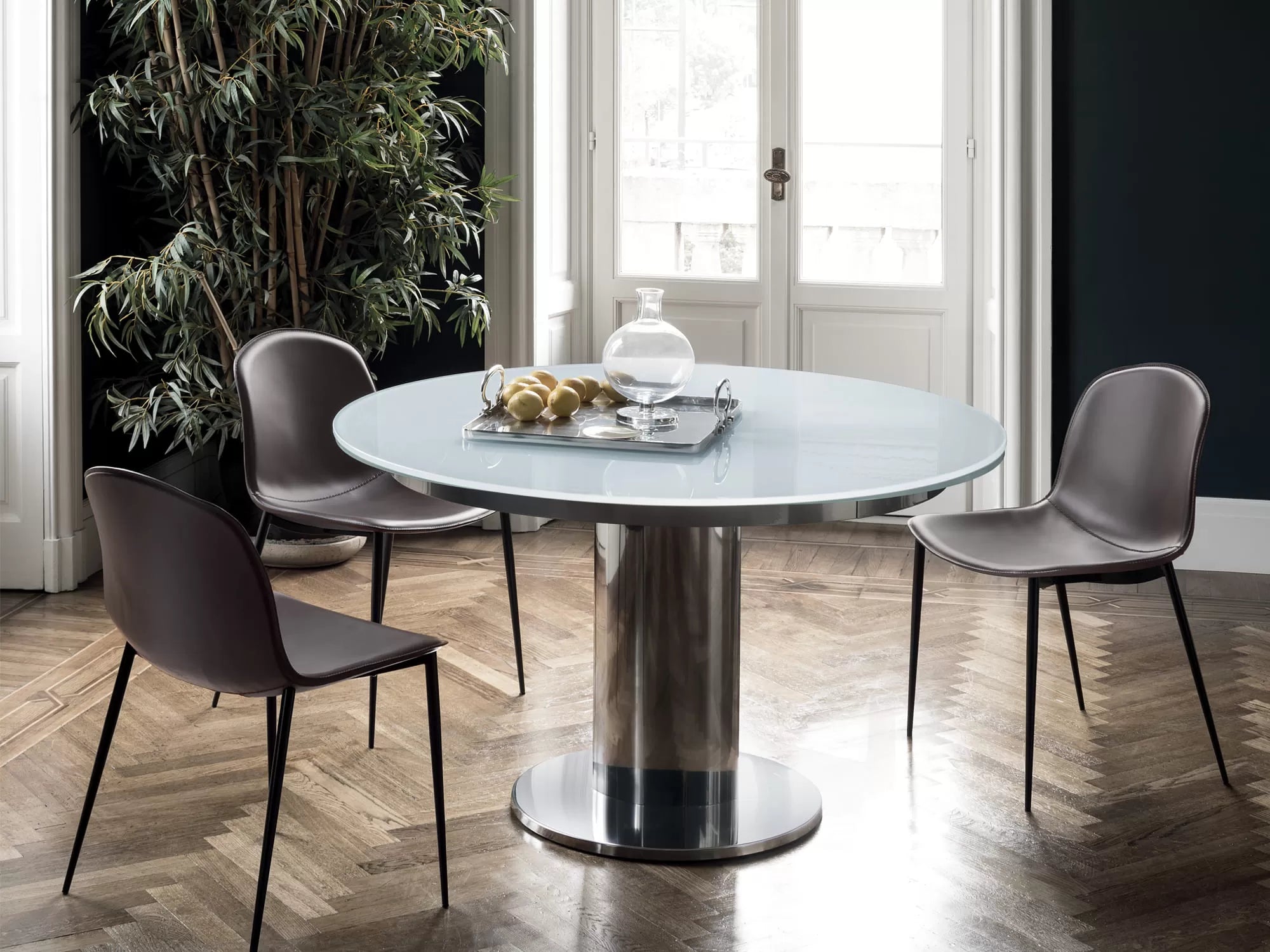 Giro Round Extending Table With Base In Stainless Metal And Elliptical Column In Stainless Steel Or Lacquered Metal