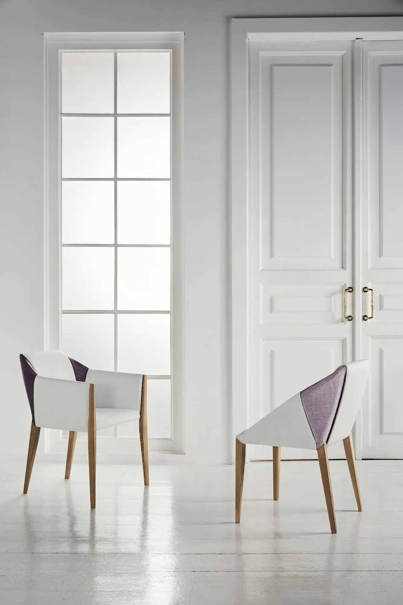 Sveva Chair with Solid wood frame