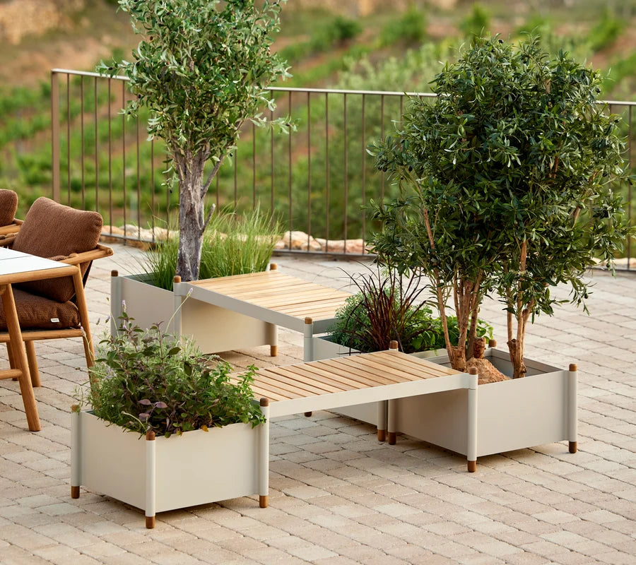 Cane-line Sticks bench with 2 planters