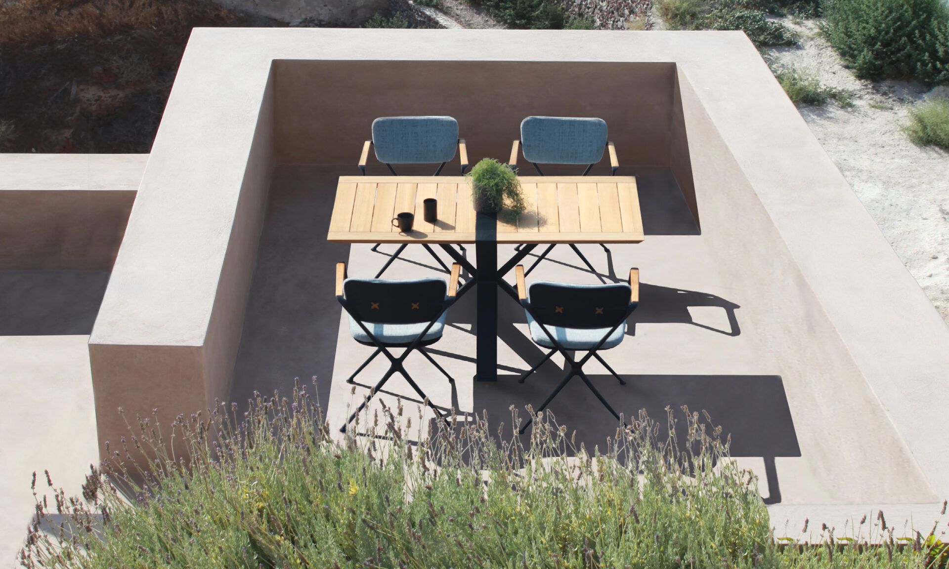 Traverse Folding Table Ø 130 Sand With Teak Tabletop