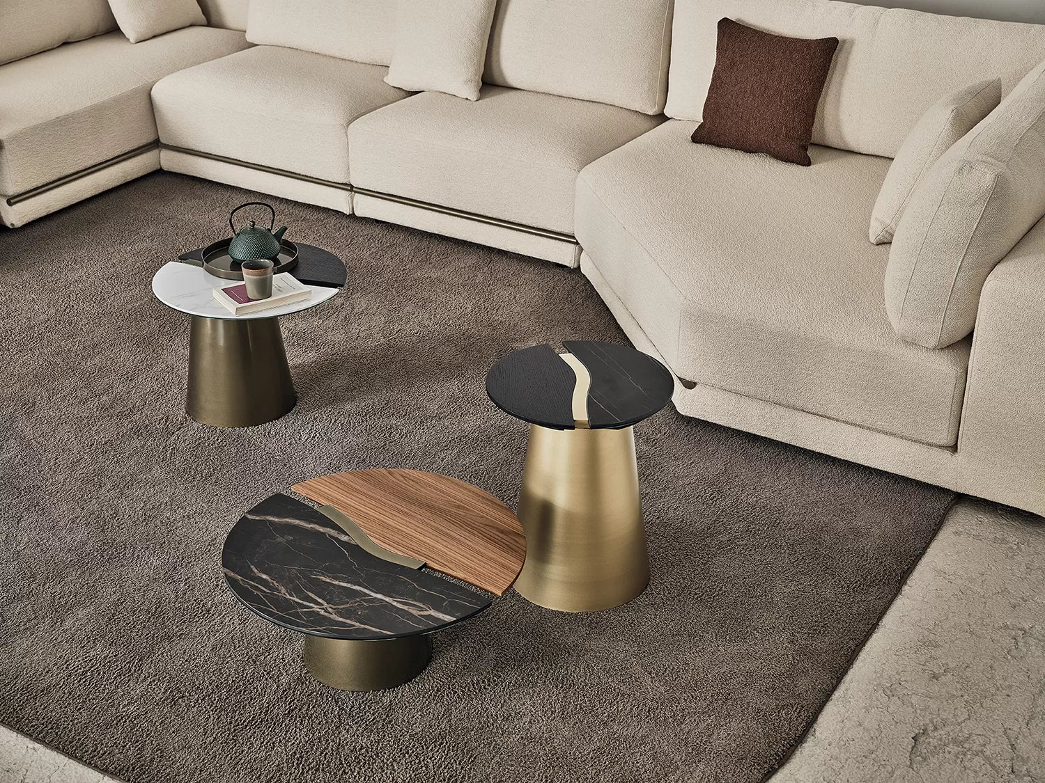 Yang Coffee table with metal frame and decorative details