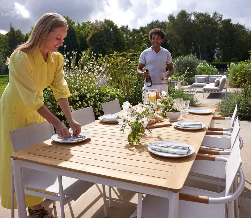 Barlow Tyrie Around Dining Table 220