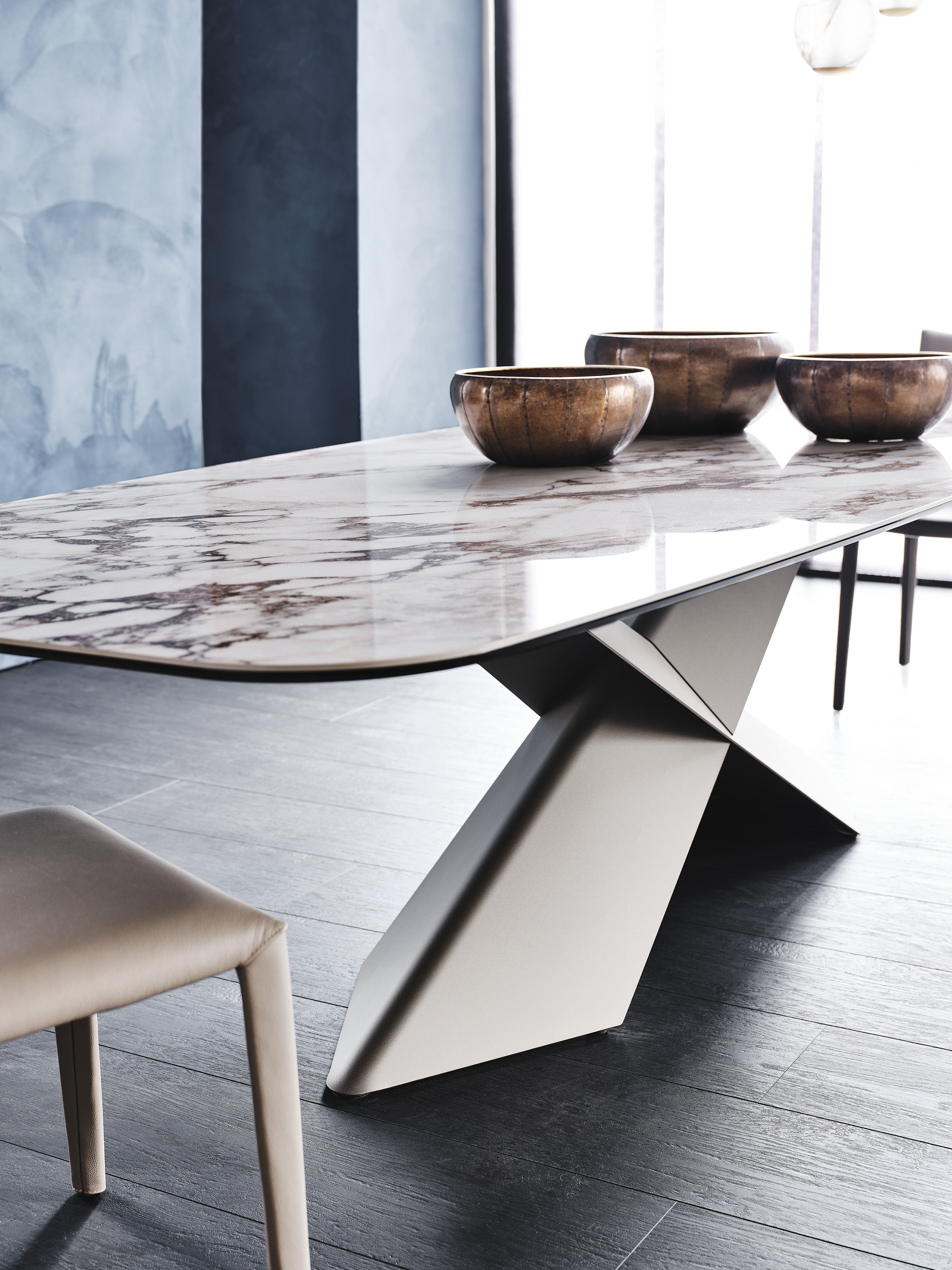 Tyron Keramik Table | Titanium GFM11 Base | KM12 Breccia Top