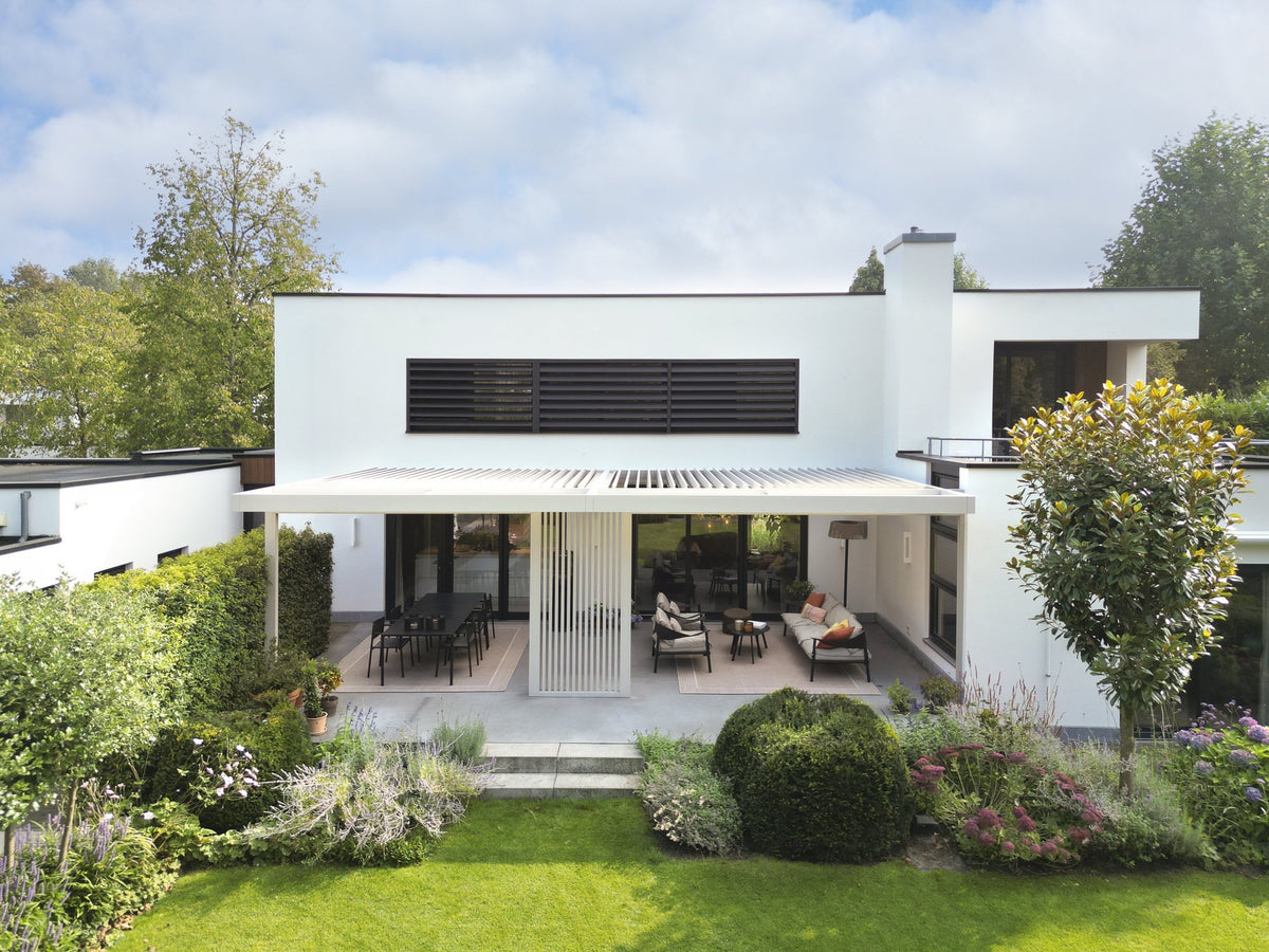Bright Summer Terrace Umbris Pergola – project photograph 03