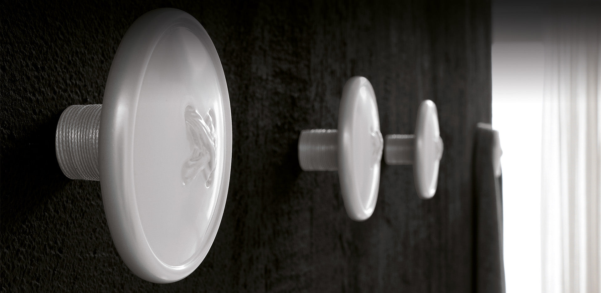 Cattelan Italia Bottone Polyurethane Coat Hanger – Fast Delivery