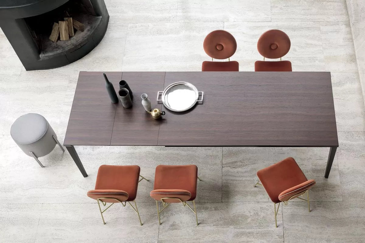 Echo In Table with extensions and lacquered metal frame
