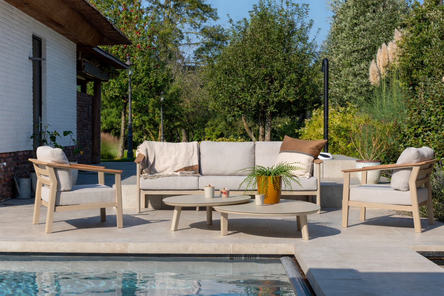 4 Seasons Outdoor Olivia Lounge with Monroe Coffee Table