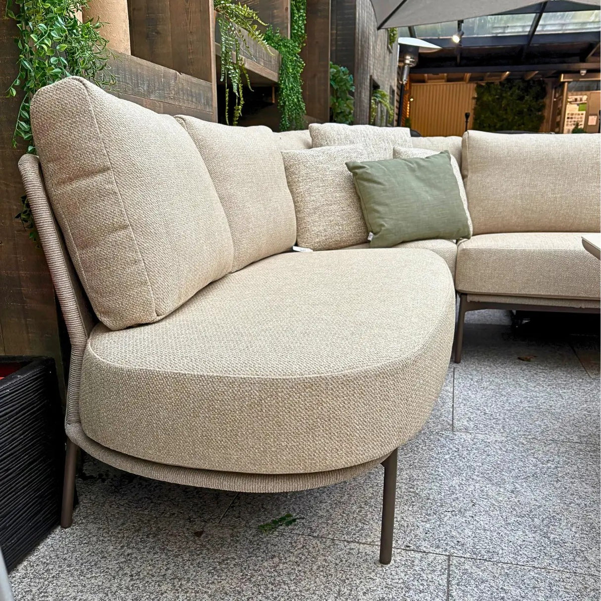 4 Seasons Outdoor Florence 5 Seat Corner Set Paros HAT140cm Drum Ceramic Table
