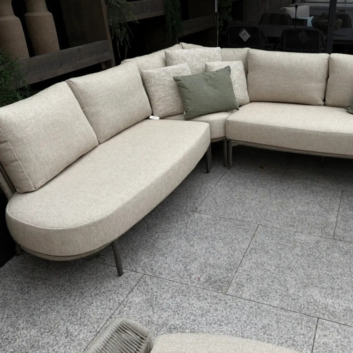 4 Seasons Outdoor Florence 5 Seat Corner Set Paros HAT140cm Drum Ceramic Table
