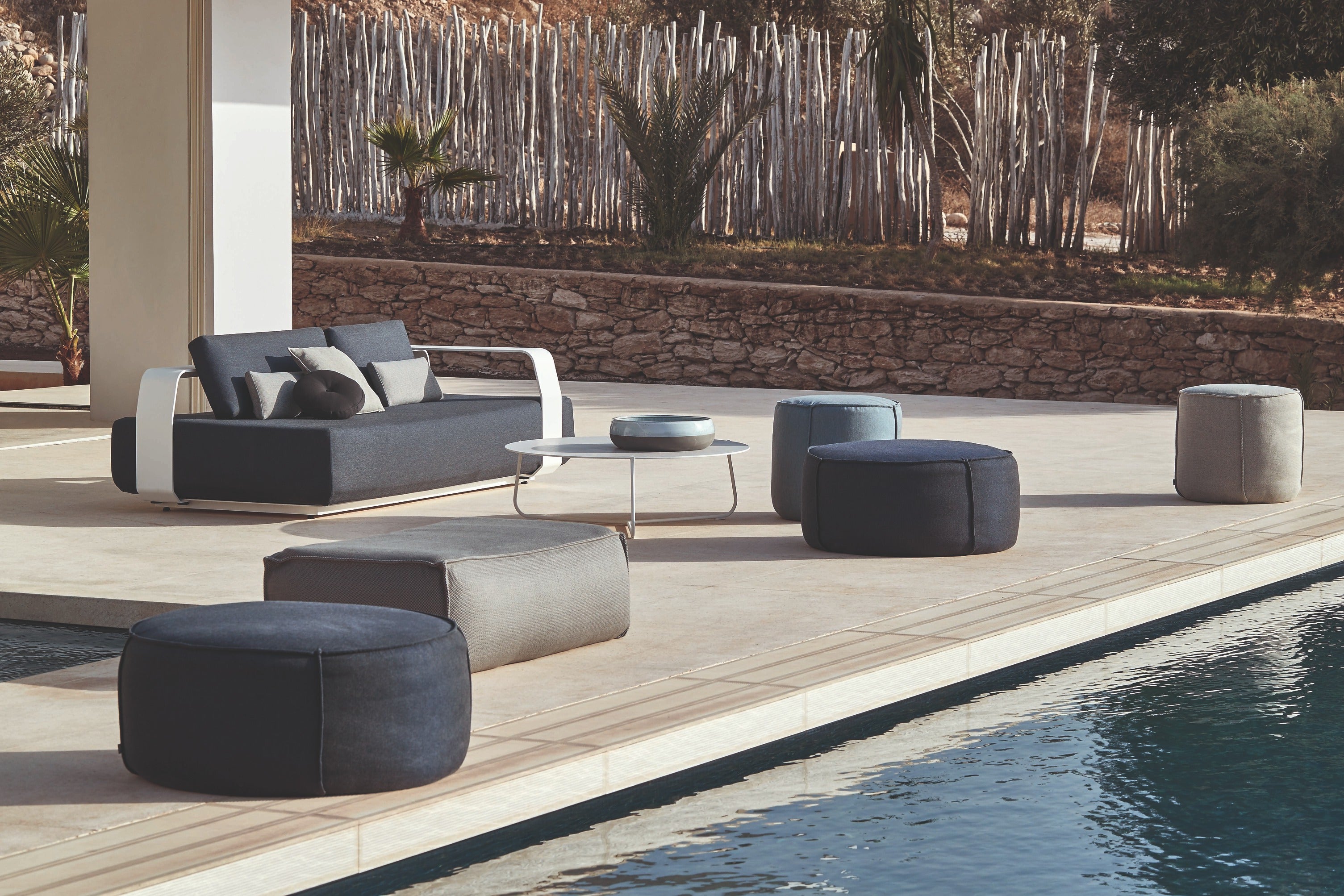 Manutti Kumo Medium Footstool
