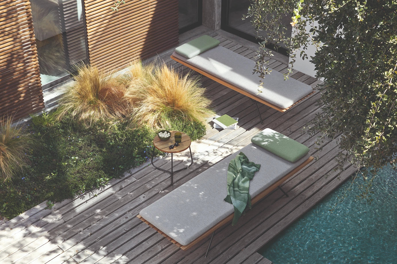 Manutti Mood Coffee Table 42 × 45h cm