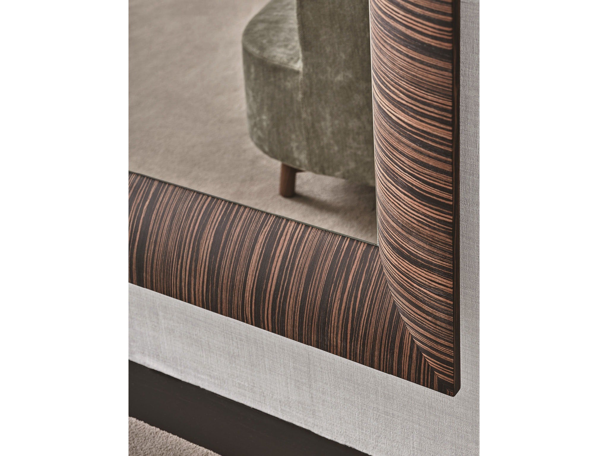 Porada Triple Modular Mirror