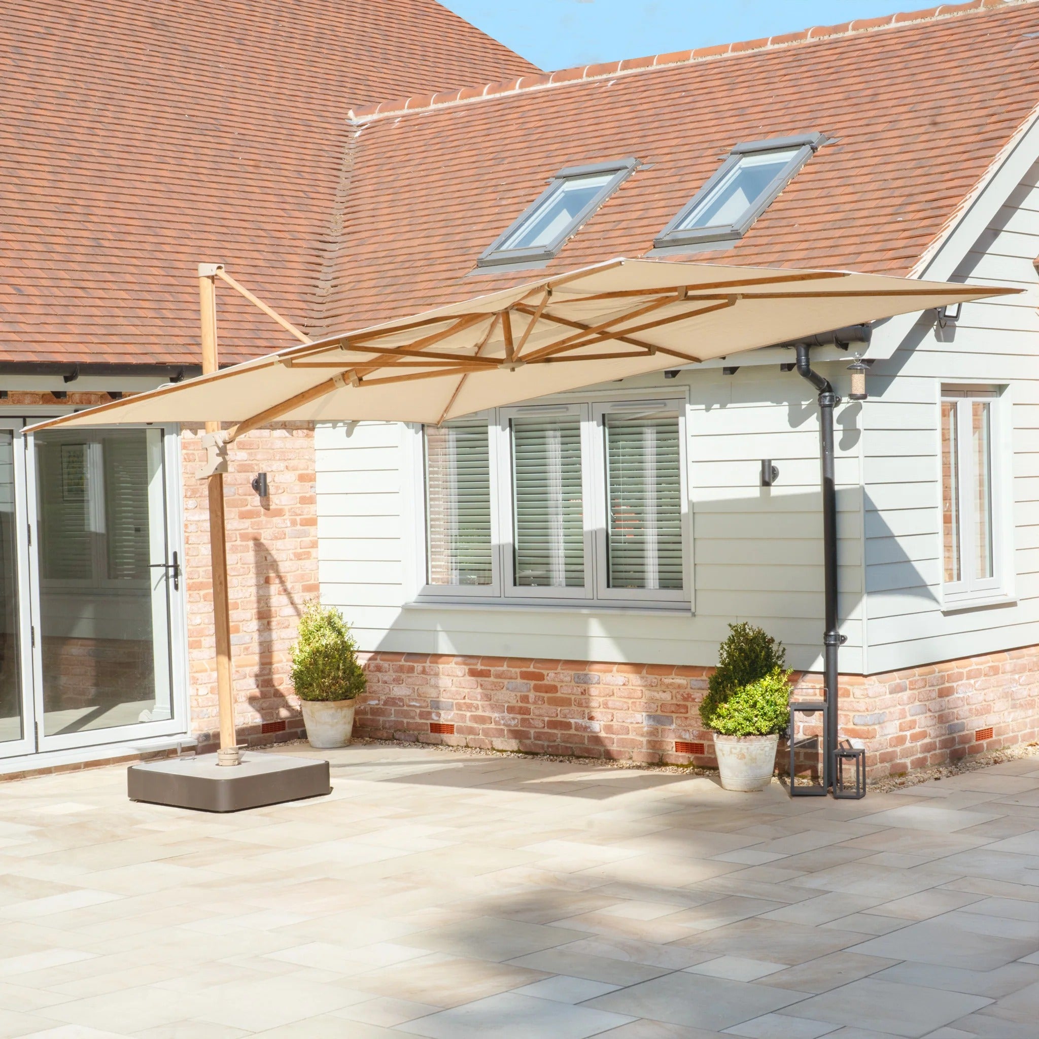4 Seasons Outdoor Finca 4m x 3m Cantilever Parasol