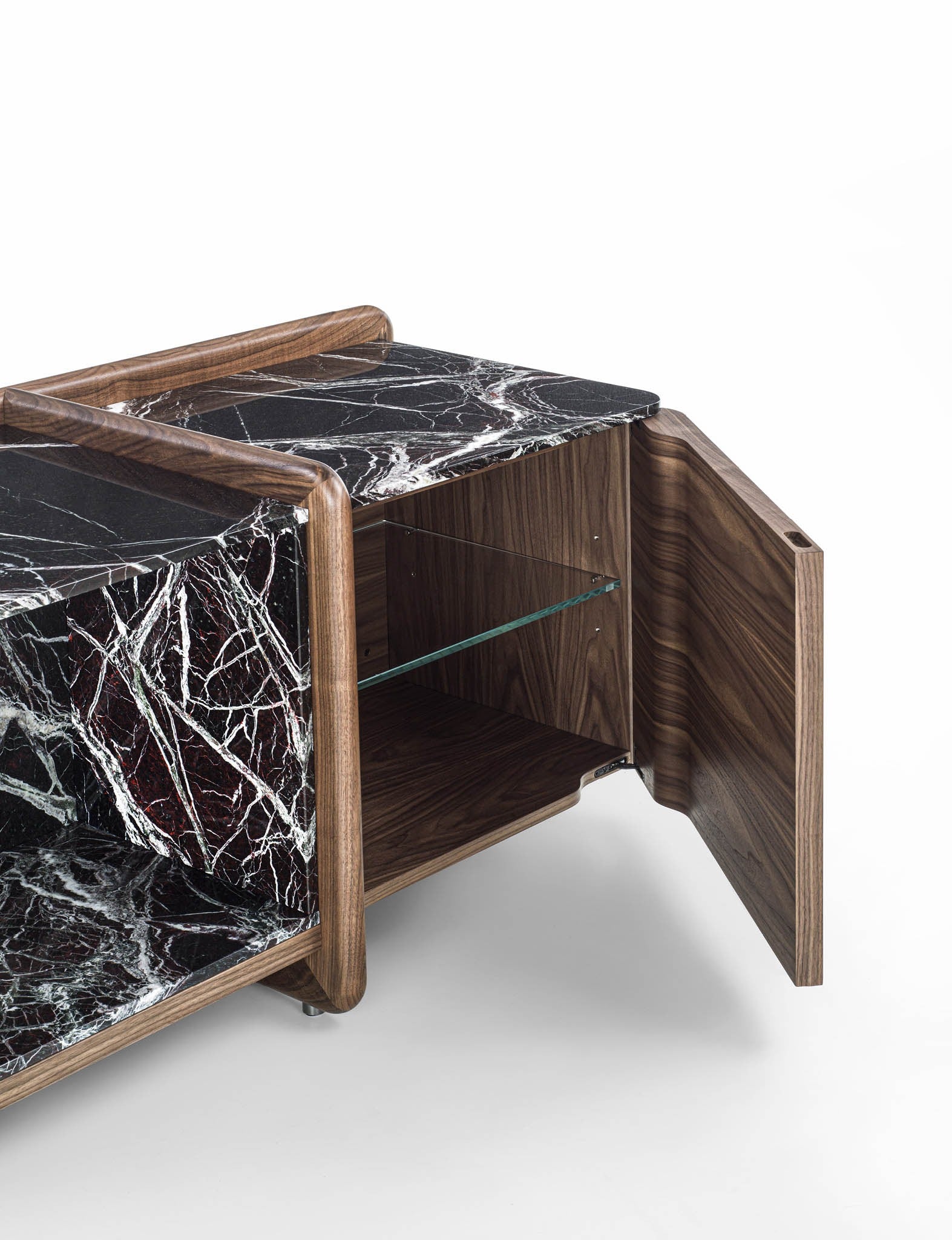 Porada Akeru sideboard