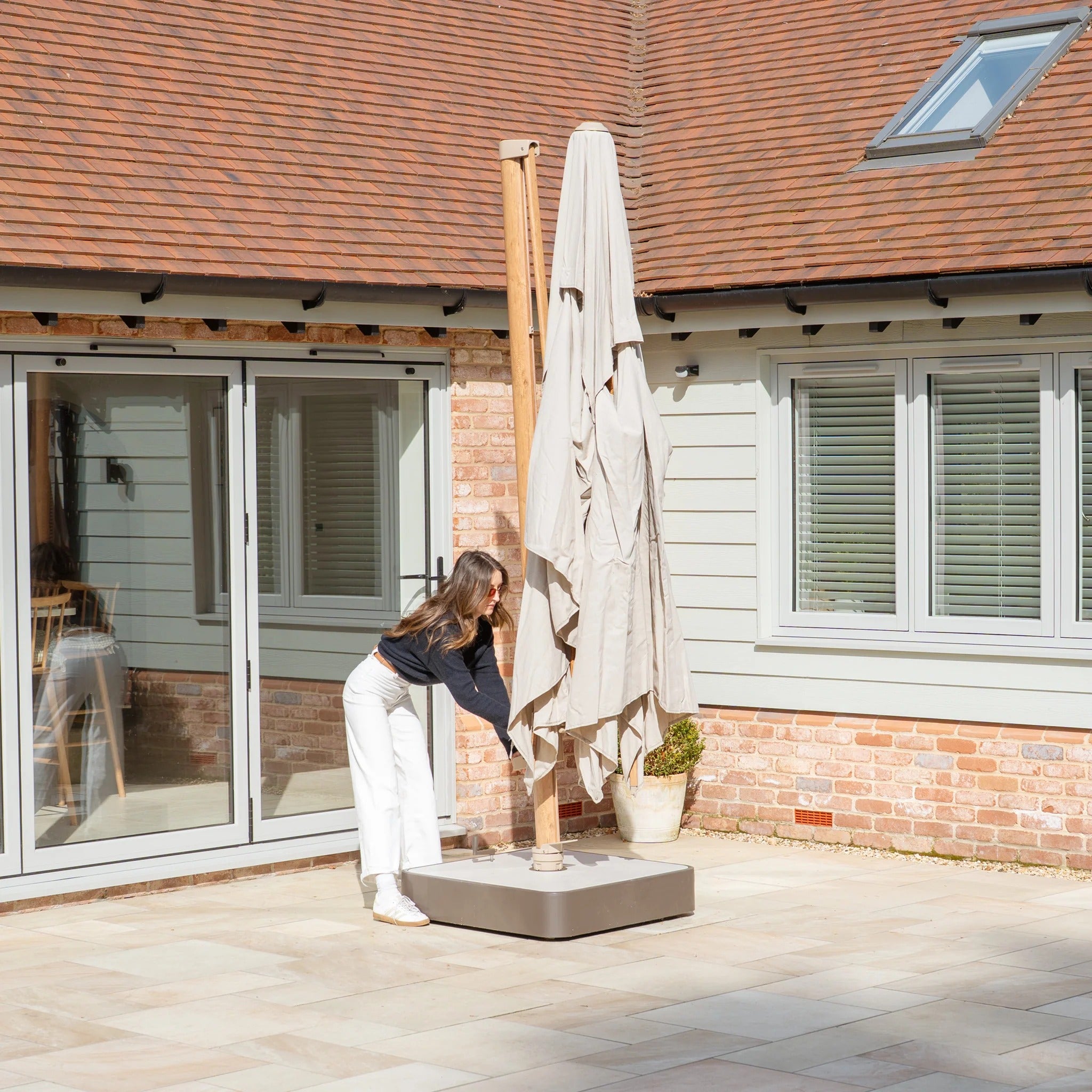 4 Seasons Outdoor Finca 4m x 3m Cantilever Parasol